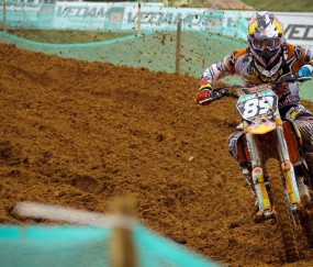 开云娱乐-决战紫禁之巅，穆雷西亚卡姆40分钟激战，铁血防守定乾坤，穆雷西亚卡姆40分钟鏖战献铁血防守，率队紫禁之巅决战制胜